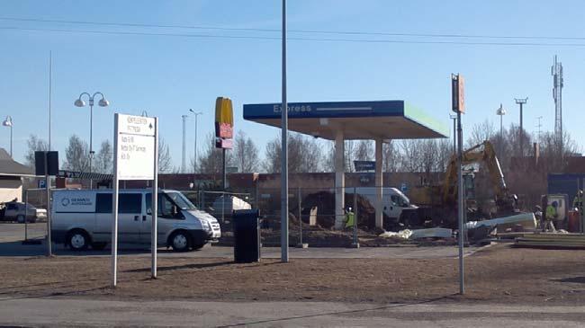 Kuva 9. Kylmäasema suunnittelualueen itäpuolella McDonalds n eteläpuolella. Kuva 10. Suunnittelualueen eteläpuolella oleva Prisman hypermarket.