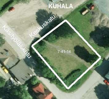 Piharakennuksessa on oltava harjakatto 15-25 astetta. - Kadun varren ensimmäiseen kerrokseen on sijoitettava korkeita ikkunoita 1/3 julkisivun osalle. 350 Rakennusoikeus kerrosalaneliömetreinä.
