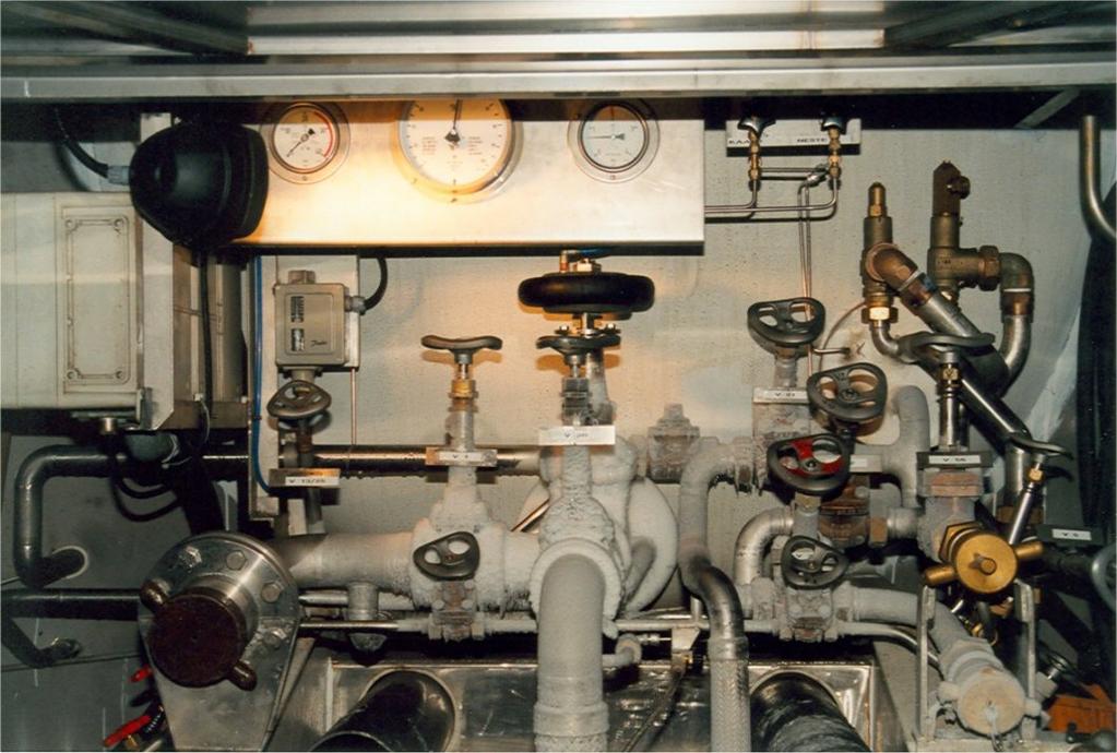 Poolhaagised sektsioone 1-sektsioon tühimass 10 15 t tsisterni maht 20 30 m³ täismass 30 40 t - Süsihappegaasi (CO 2 ) vedava tsisterni turvaventiili avanemisrõhk on 25 baari, tsisterni seinte paksus