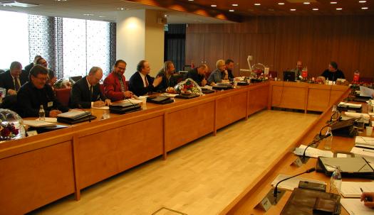 Liitto ja ammattiosastot keskittyvät kehittämään järjestötoimintaa KUVA: JUHA HYYTIÄ Vaalivaliokunnan puheenjohtaja Risto Siven johti kokousta henkilövalintoja tehtäessä.