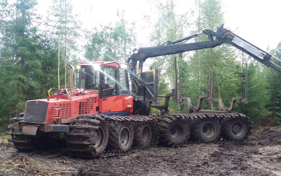31 KUVA 21. Metsä ja Metalli Jani Karvanen Tmi on kehittänyt ja patentoinut valmet 860 s2:sta, 12- pyöräisen täysteloitetun pehmeiden maiden erikoiskoneen (Suohirviö 2017) 3.2.6 Pienemmät valmistajat Valtamerkkien ulkopuolelta löytyy pienempiä metsäkonevalmistajia, joilla on tarjolla pehmeille maille soveltuvia koneita.