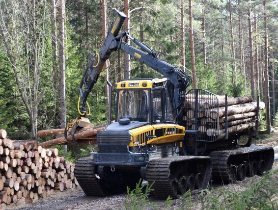 32 3.3 Metsäkonevalmistajien tulevaisuuden ratkaisuja Ruotsalainen tutkimuslaitos Skogforsk on aloittanut kaksi tutkimusprojektia, joissa kuormatraktoreihin on asennettu täyskumiset telastot.
