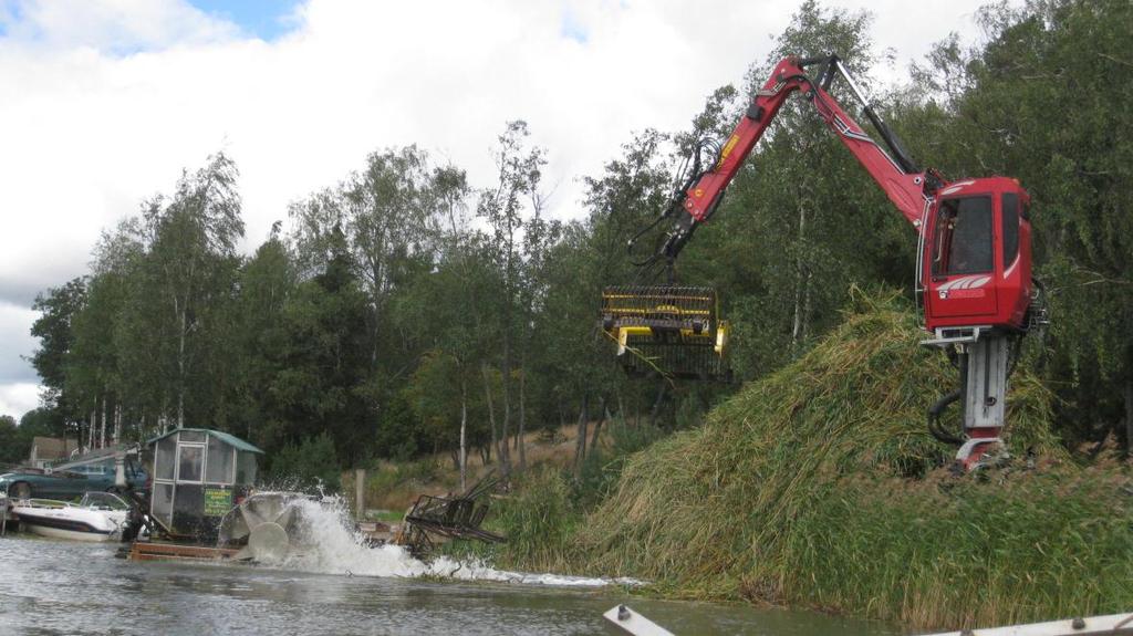 29 Järviruokomassan keräämisessä on testattu myös veteen levinneen öljyn keräämiseen käytettävää puomia, joka todettiin kuitenkin tähän tarkoitukseen huonosti toimivaksi (Hagelberg & Lyytinen 2007,