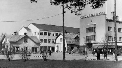 8 KUVA 4. Kotakennääntien ja Kauppakadun alkupäitä 1950-luvulta. (kuva: Äänekosken kaupunginmuseo) Suunnittelualueelle sijoittuu yksi Keski-Suomen museon inventoima kohde.