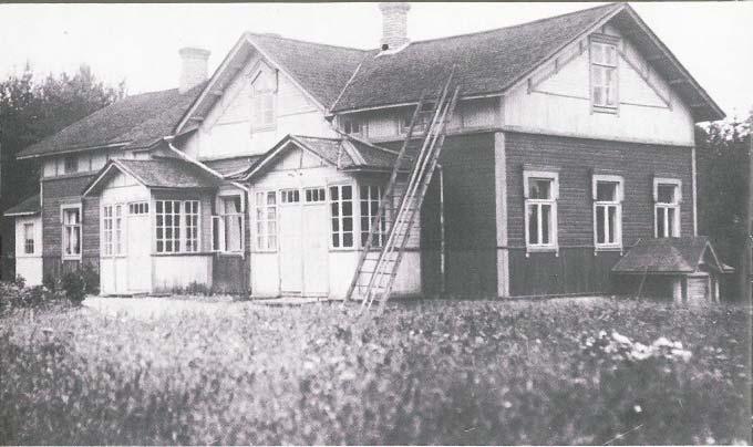välittömässä läheisyydessä. Rakennus on toiminut myöhemmin mm. tehtaan koulutiloina ja kunnantoimistona sekä Äänekosken kaupunginmuseon toimisto- ja näyttelyrakennuksena. KUVA 5.