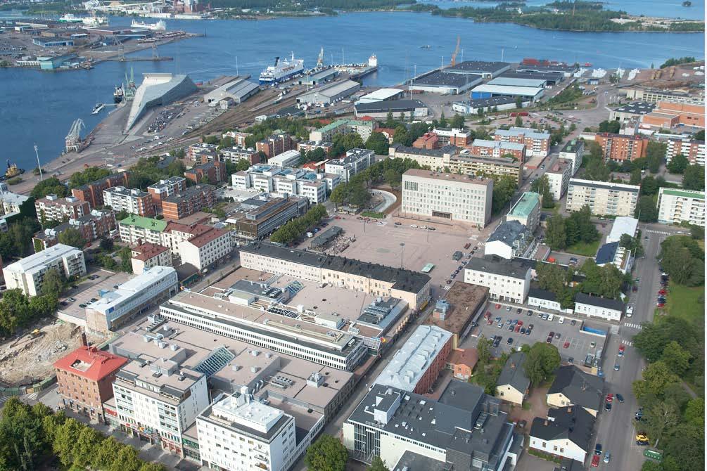 Rakennuspaikat ovat jyrkässä rinteessä ja rakentaminen edellyttää siksi yksilöllistä talon suunnittelua ja luultavasti monitasoista rinneratkaisua.