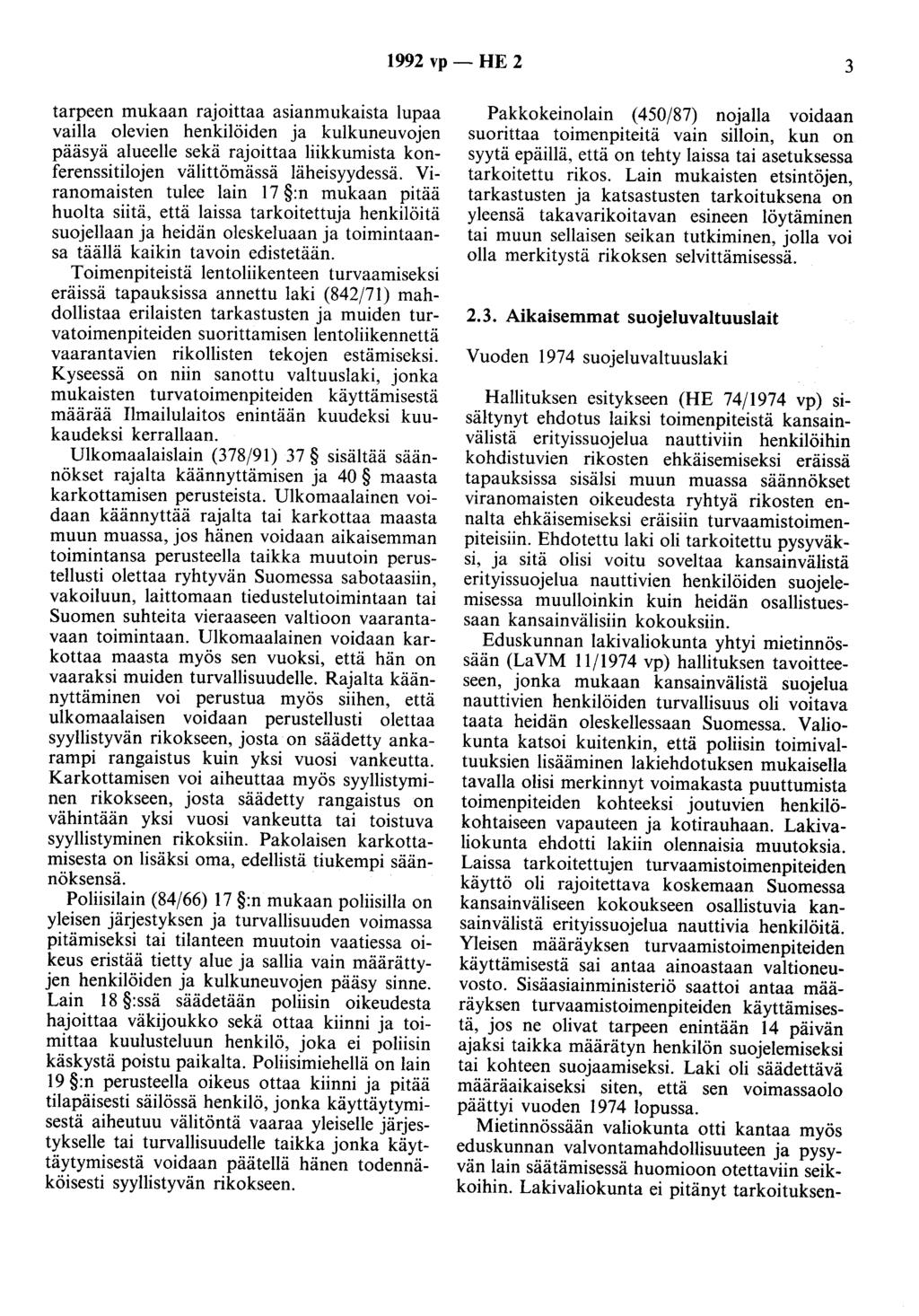 1992 vp- HE 2 3 tarpeen mukaan rajoittaa asianmukaista lupaa vailla olevien henkilöiden ja kulkuneuvojen pääsyä alueelle sekä rajoittaa liikkumista konferenssitilojen välittömässä läheisyydessä.