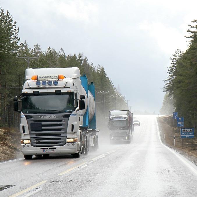 Nykyiset palvelutaso-ongelmat Valtatie 26 Hamina Taavetti Liikenneturvallisuustilanne on koko yhteysvälillä erittäin huono Tien mäkisyys ja mutkaisuus yhdistettynä moniin tasoliittymiin tarjoaa vain