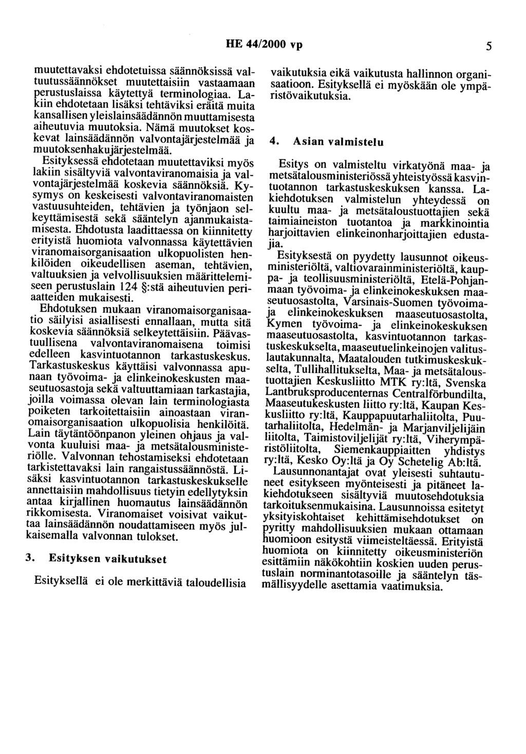 HE 44/2000 vp 5 muutettavaksi ehdotetuissa säännöksissä valtuutussäännökset muutettaisiin vastaamaan perustuslaissa käytettyä terminologiaa.