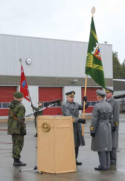 Lippu kuvastaa heraldiikaltaan erinomaisesti ilmatorjunta-aselajia