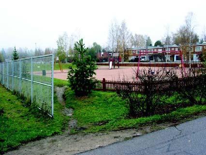 Siirtolapuutarha on esittänyt toiveen sallia jätehuoltoauton liikkuminen puiston poikki, mutta tähän ei suostuttu.