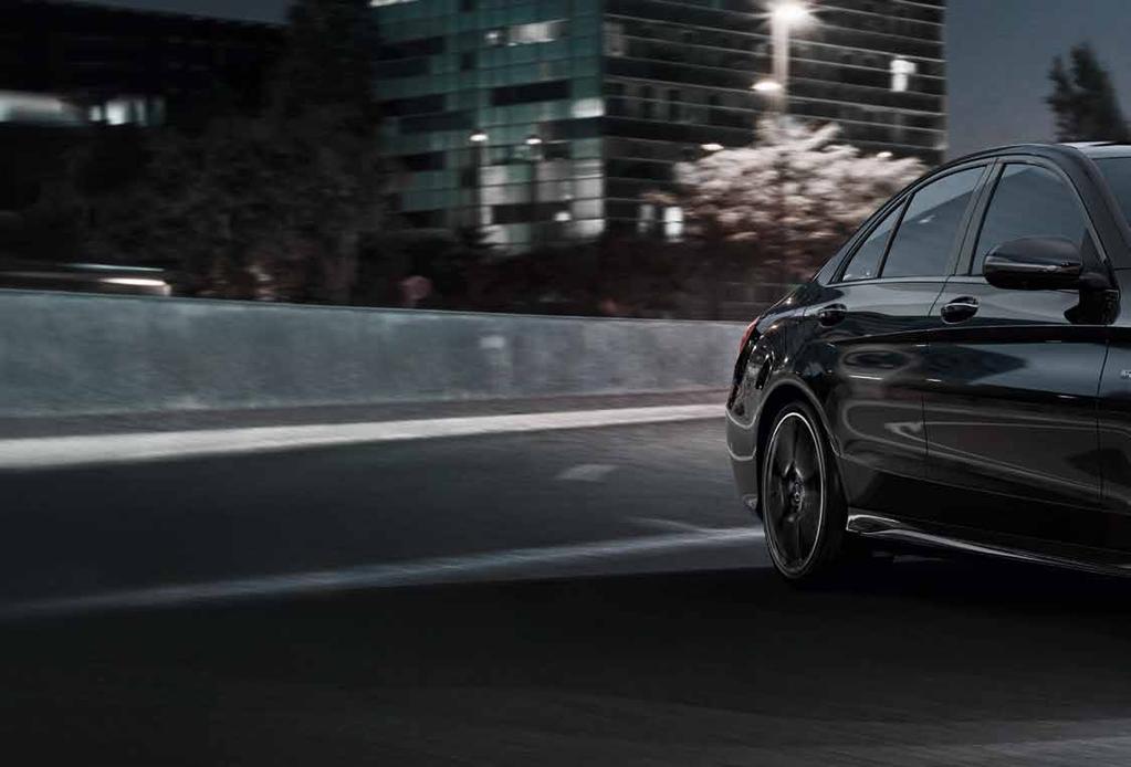 22 Ykkösliigaa: Mercedes-AMG C 43 4Matic Mercedes-AMG C 43 4Matic -mallin menohalut voi suoranaisesti tuntea. Jo ensi silmäyksellä tulee selväksi, että se kuuluu ainutlaatuiseen AMG-perheeseen.