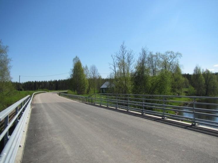 13 Kuva 2-13. Siikajoen ylitys. Kuva 2-14.