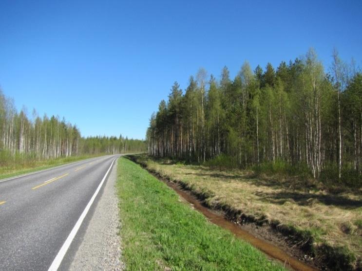 Sorvonkankaantien ja Rasinperäntien risteyksessä.