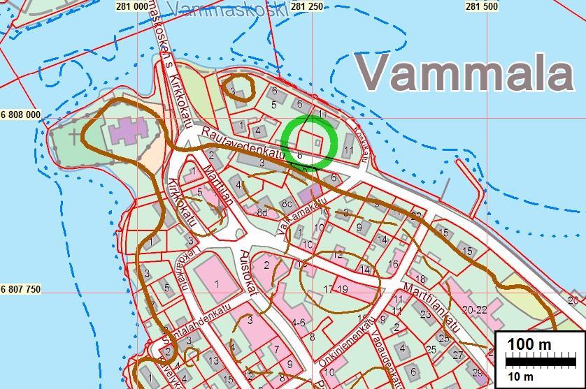 4 M3 M4 kattopeltiä 2 rautanaulaa (lisäksi yksi palamaton pienen eläimen luu ja tiilenpala). Ulla Lähdesmäen toukokuussa 2013 tekemän koekuopan välittömästi eteläpuolella.