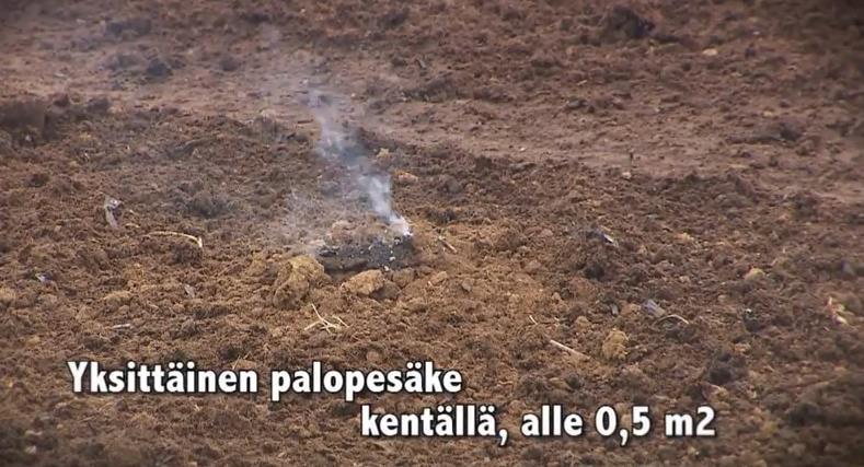 Palopesäkkeen paikka tiivistetään ja tukahdutetaan märällä turpeella.