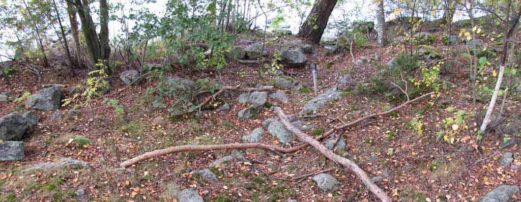 Kuva 21. Resentti kivirivi Aitolahden rannassa Pättinniemen länsiosassa. Panoraamakuva kuvattu lännestä. (Kuva: Tampere Pättinniemi 2015: 13) Liite 1. DIGITAALIKUVALUETTELO Kuvannut Kirsi Luoto 2015.