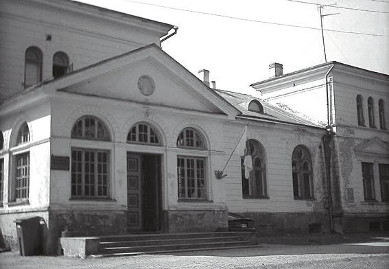 Ta on sõbralik ja sooja südamega inimene, kes pidi loobuma nii kutsetööst kui hobiringidest, et pühenduda lapselastele, kes on väga tublid.
