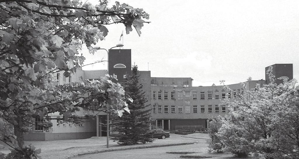 Märt Meose maja Väike-Maarja alevikus Jaama 4 aastast 1926 on näide vanamoodsast ja konservatiivset stiilist võrreldes Alar Kotli vanemate majaga. Arhitekt pole teada.