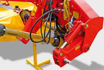 NOVACAT Nostolaitekiinnitteiset niittokoneet murskaimella tai ilman Kytkentä ei voisi olla helpompaa Hydraulinen vetovarren kiinnitystuki Hydraulinen vetotapin