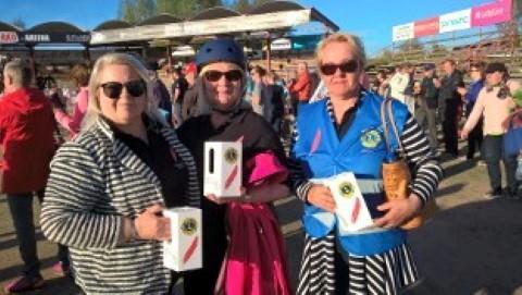 Heidi Laakson ja Tuukka Vähätalon Pai, pai paitaressu-konsertti Suomi 100-juhlavuoden kunniaksi helatorstaina sai runsaalta kuulijakunnalta ihailua