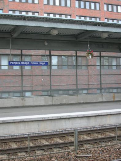 3. Asemaympäristöt Haagassa on kaksi juna-asemaa, Huopalahden asema ja Pohjois- Haagan asema.