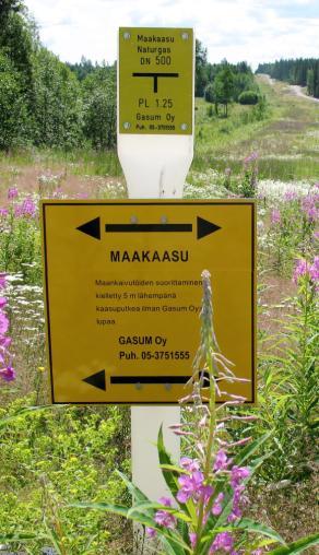 58 teiden, venttiili- ja kaavinasemien, paineen lisäys- ja vähennysasemien sekä ulospuhallusputkien maanpäälliset osat. (SFS 5717, 3.