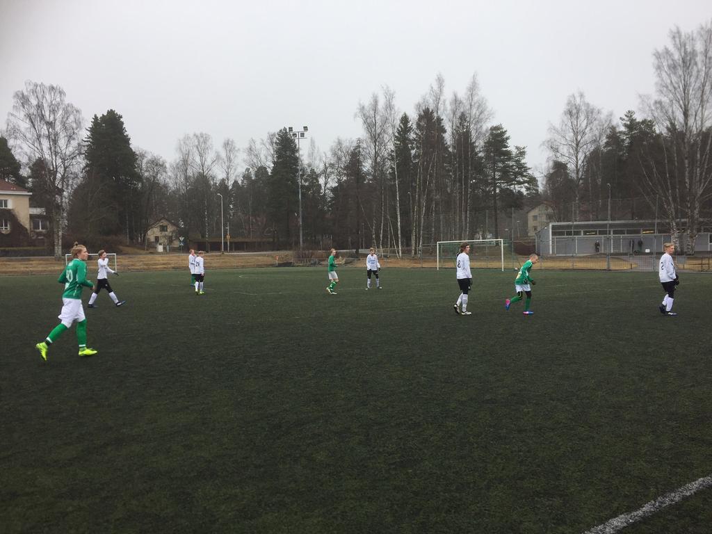 B-pojat vieraana Saharassa GrIFK viettää harjoitusleiriä Valkeakoskella ja se tarjosi mahdollisuuden Hakan B-junnuille kahteen kovatasoiseen harjoituspeliin. Ensin kohtasivat ykkösjengit.