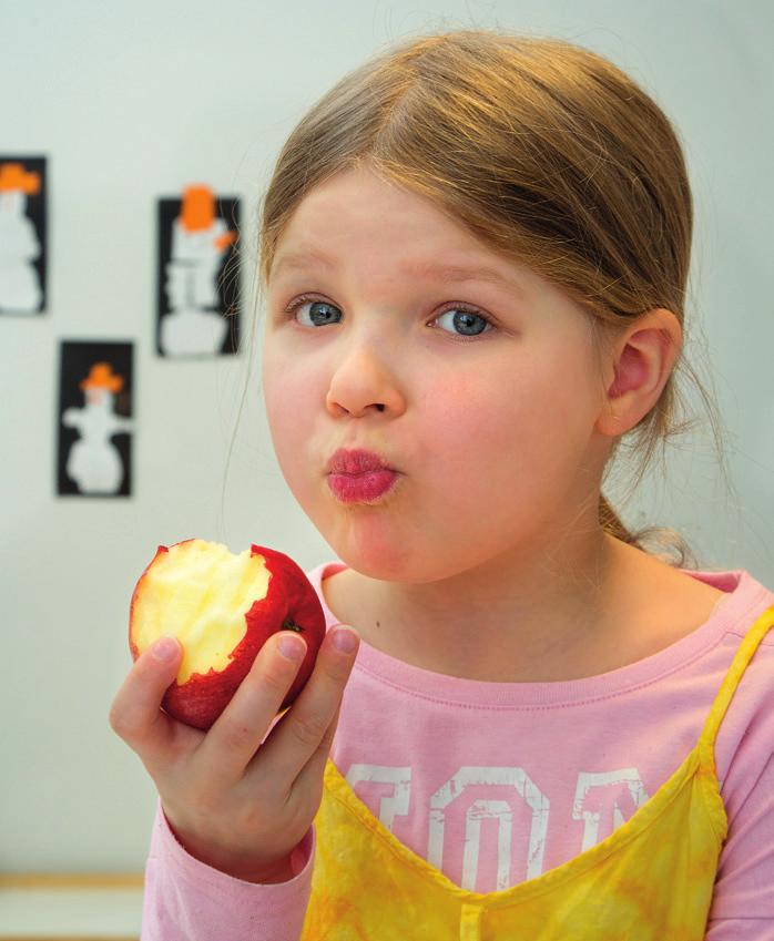 SAPERE ILOINEN RETKI RUOKAMAAILMAAN! Syömään oppiminen vaatii harjoittelua siinä missä muidenkin taitojen oppiminen.