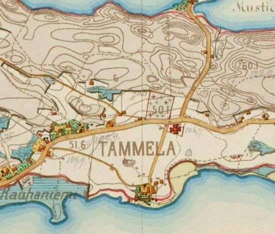 Länsi- ja pohjoispuolelta korttelia rajaavat asuinkerrostalot, lännestä Hakkapeliitantie ja sen varrella oleva liikekiinteistö. 2.1.
