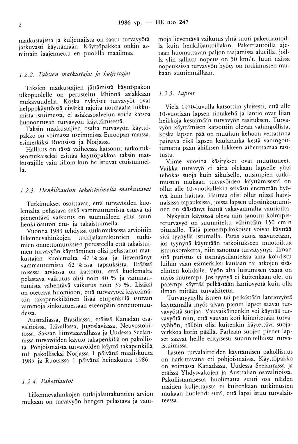 2 1986 vp. - HE n:o 247 matkustajista ja kuljettajista on saatu turvavyötä jatkuvasti käyttämään. Käyttöpakkoa onkin asteittain laajennettu eri puolilla maailmaa. 1.2.2. Taksien matkustajat ja kuljettajat Taksien matkustajien jättämistä käyttöpakon ulkopuolelle on perusteltu lähinnä asiakkaan mukavuudella.