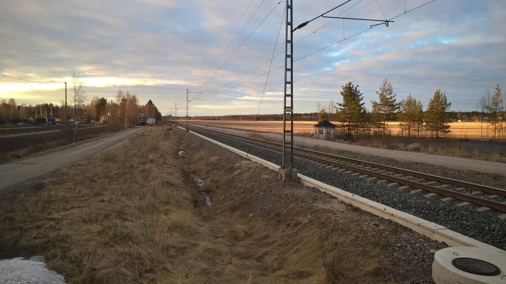 7 (9). Rata ja liikennöinti Tarkastelualueet sijaitsevat Seinäjoki-Oulu -rataosuudella n., km matkalla Kempeleen aseman pohjois- ja eteläpuolille ulottuen.