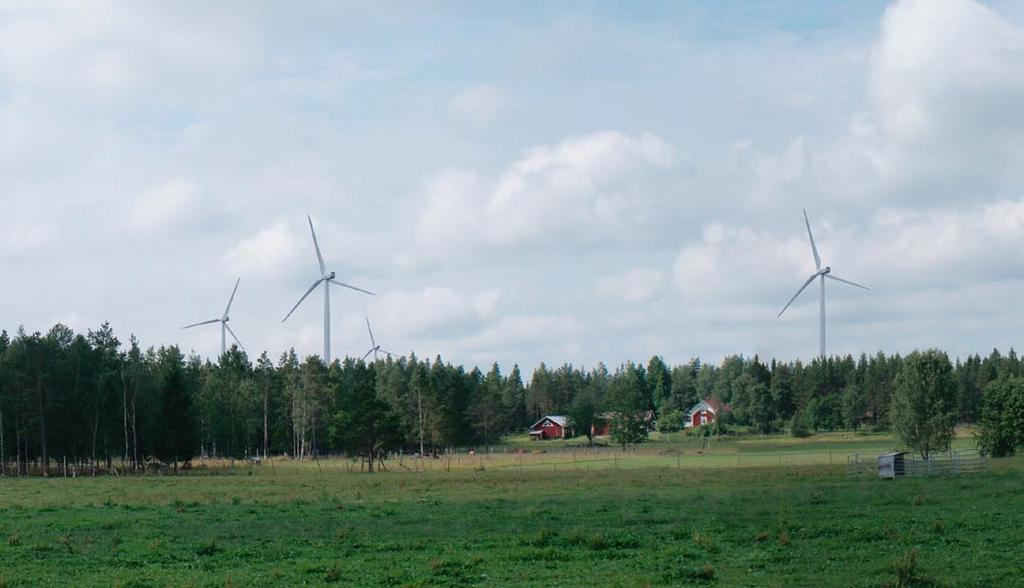 Havainnekuva Uttermossan kylästä. Hankealue ulottuu pohjoisimmilta osiltaan lähimmillään noin 300 metrin etäisyydelle asutuksesta. Kuvassa voimaloiden napakorkeus 140m. 2.