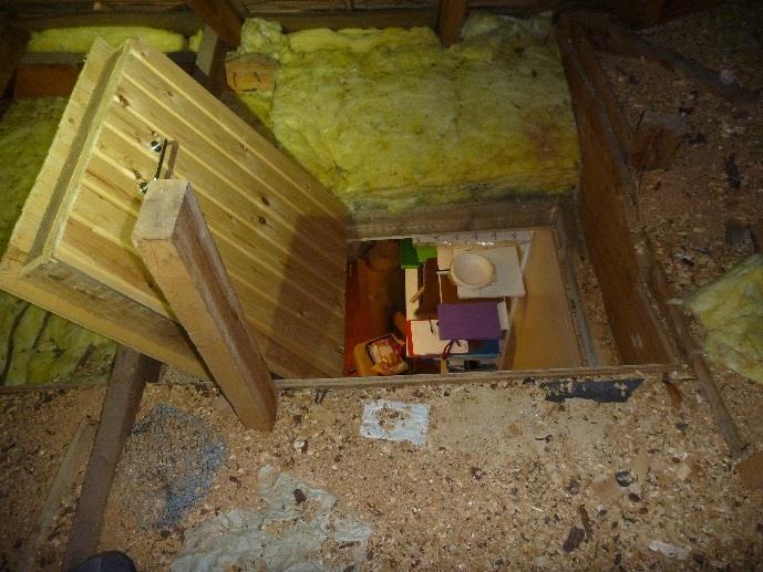 Toimenpide-ehdotukset - Julkisivun vaurioituneen alaosan korjaus + eristevillojen vaihto tarpeen mukaan -