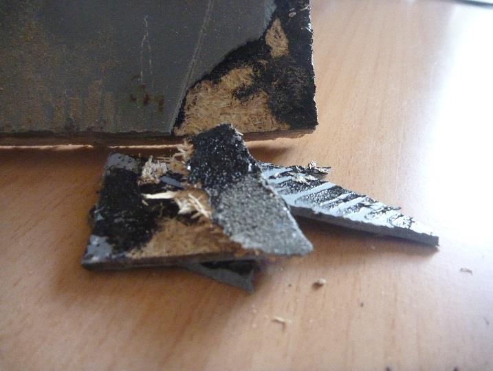 PAH- yhdisteiden kokonaispitoisuudet eivät ylitä ympäristö- / terveysviranomaisten määrittelemää raja-arvoa. Materiaalit voidaan purkaa sekä hävittää normaalin rakennusjätteen tavoin. 4.3.