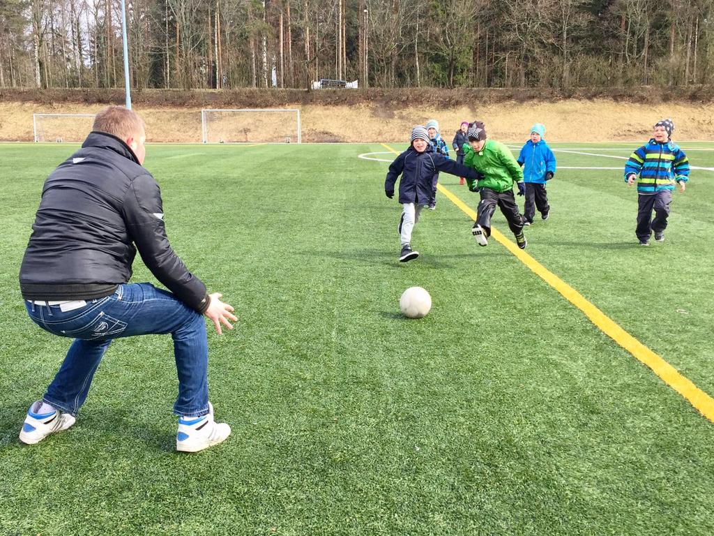 Yleisenä tavoitteena on tukea lapsen kokonaisvaltaista hyvinvointia ja terveyttä sekä luoda pohja hyvälle kasvulle. Kiusaamattomuus on meille erityisen tärkeää. 1.3.