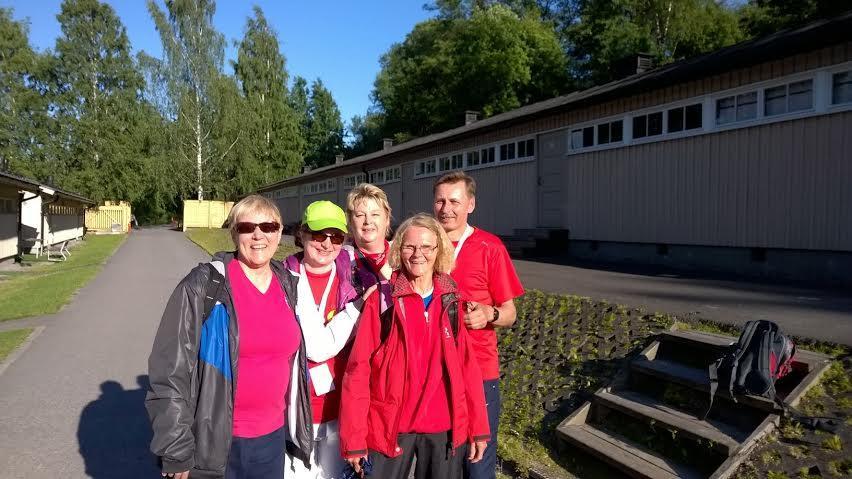 2 noin 25 spovelaista. Ilma oli kaunis ja juhlissa oli mukavaa. Yhteistyötä Kuuloliiton kanssa päätettiin jatkaa. Suunnitelmissa on kesäpäivien järjestäminen Kuhmoisissa.