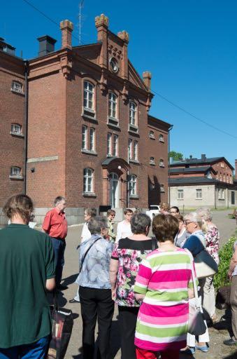 ravintolassa ja teimme tuliaisostoksia Wetterhoffin myymälässä.