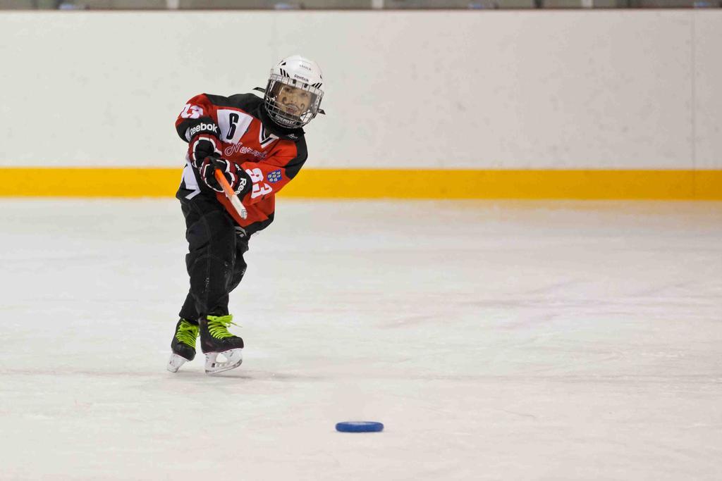 Turnaussäännöt (jatkoa) TUOMARIT Turnauksen tuomareina toimii Etelä-Suomen Ringette-Erotuomarit Ry:n nimeämiä tuomareita sekä seuran koulutuksen saaneita pelinohjaajia.