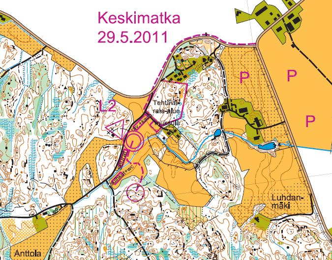 4. KILPAILUKESKUKSEN JÄRJESTELYT Kilpailukeskuksen toiminnot on järjestetty seuraavan piirroksen mukaisesti. P = Autojen pysäköinti L1 = Aikuissarjojen lähtöpaikka (ei kuvassa, sijaitsee n.