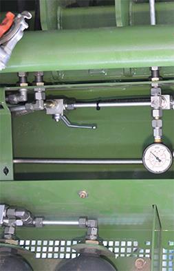 Pos: 93.11 /BA/Erstinbetriebnahme/Ladewagen/F ahr höhe einstellen/tridemaggregat mit hydr aulischem Aussgleich/Fahrhöhe auf X+ 14 0 mm ei nstellen @ 114\mod_1338796842157_71.