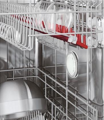 Astiat ovat puhtaat ja valmiita käyttöön silloin, kun sinä haluat. AquaControl AEG astianpesukoneet ovat taatusti vesitiiviitä.