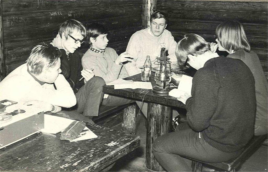 Tampereen DX-Kuuntelijat ry:n (TreDXK) lyhyt historia Short history of Tampere DX-listeners Club Tampere, the biggest inland city in Scandinavia, a vital innovative centre in communication and much