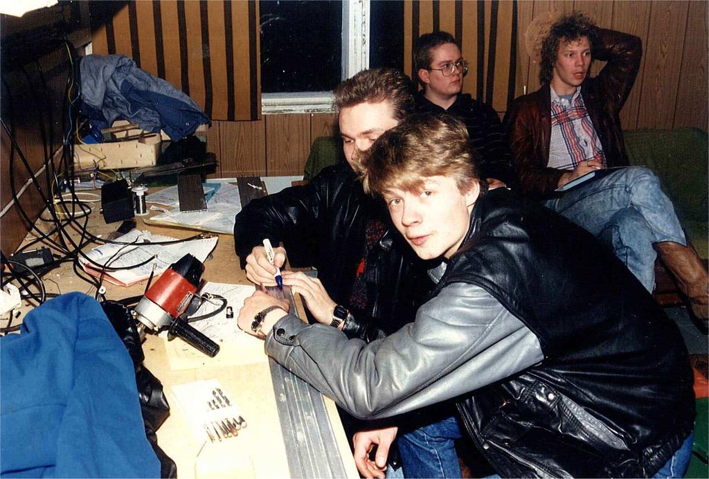 1981 Hollolan kesiksen nuorten (< 18v) kisassa TreDXK:lle kolmoisvoitto: MTM, AJP ja VMV. 1981 Yhteisostona 13 km 0,8 mm käämilankaa kerholle ja kerholaisille.