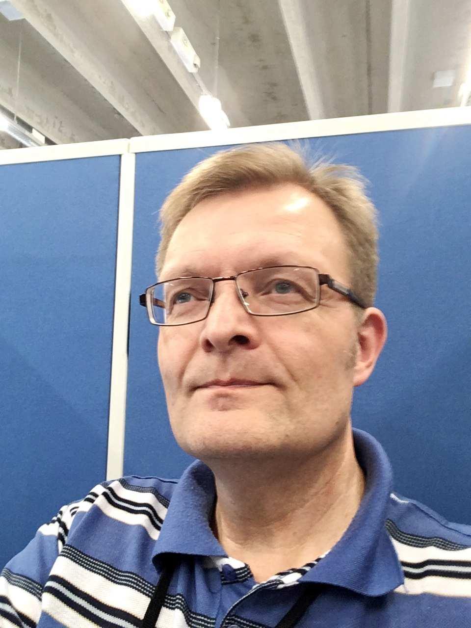 Suomen DX-Liiton tervehdys Ensi kerran vuonna 1971 ja vuodesta 1987 lähtien keskimäärin seitsemän vuoden välein olemme kokoontuneet viettämään SDXL-kesäkokoustamme yhdessä EDXC-edustajien kanssa.
