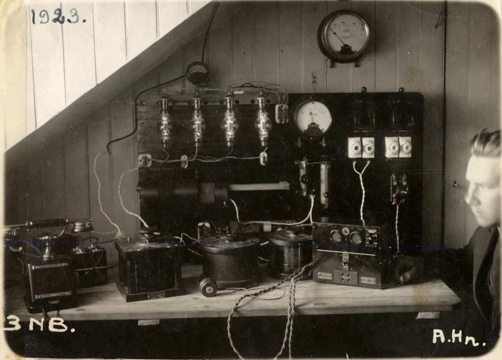 Tampere - The birth place of Finnish radio broadcasting Jouni Keskinen The first regular radio broadcastings in Finland started in November 1923 when Arvi Hauvonen with the group of radio hobbyists