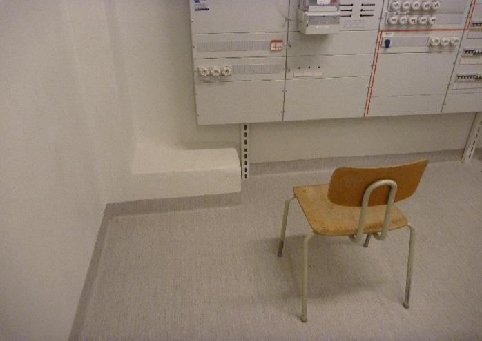 Sähköpääkeskuksen lattia RA6, teknisentyönluokan