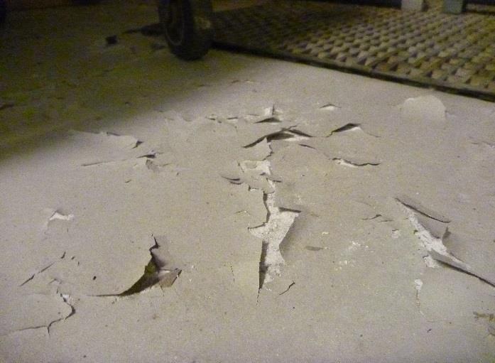 Lattian pinnoite hilseilee rakenteen alapuolisen
