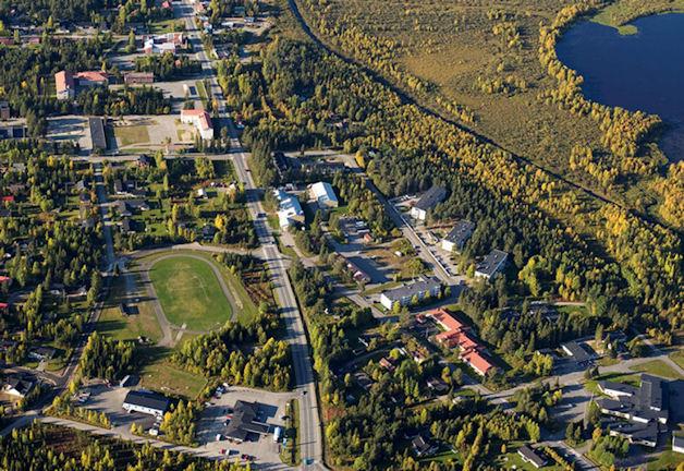 Luonnonympäristö ja maisema Suunnittelualueen koillispuoleinen pientalotontti sekä Valtatien