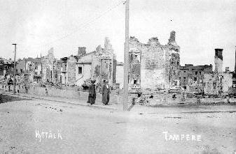 RAKENNETUN YMPÄRISTÖN SELVITYS: KORTTELIT 186 Kuvassa on Pellavatehtaankadun ja Suvantokadun tuhoutunut kulma vuonna 1918, jonka yli Hatanpään valtatie linjattiin (kuva: kuvaamo Solio Oy,